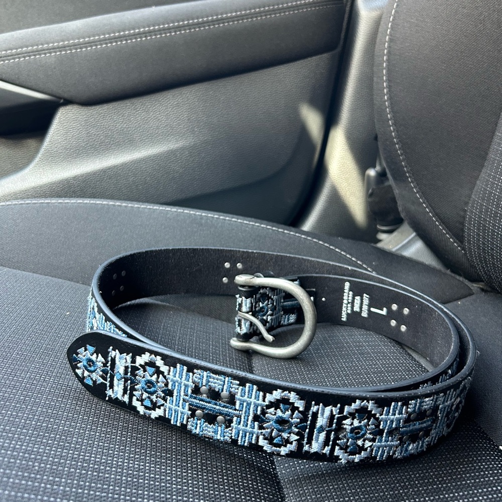 Lucky Brand Women’s Black and Blue Embroidered Belt